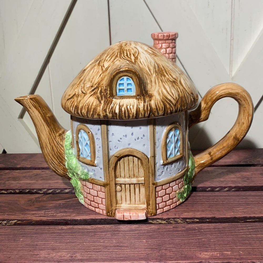 Vintage Pacific Rim Thatched Roof English Country Cottage Teapot